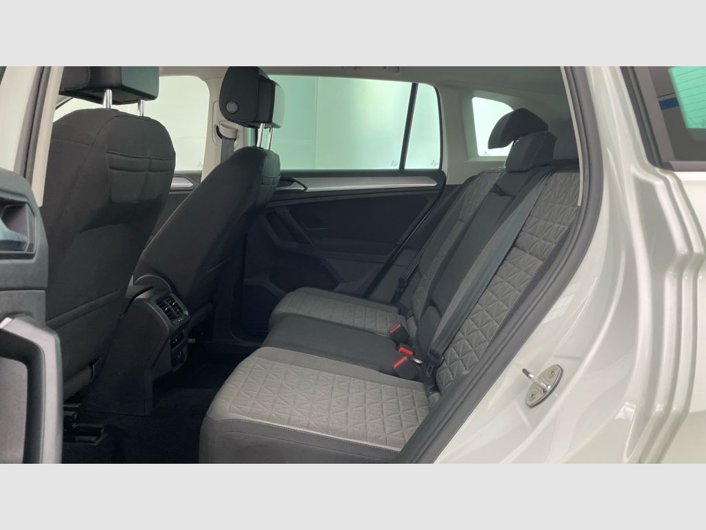 Volkswagen Tiguan - 12