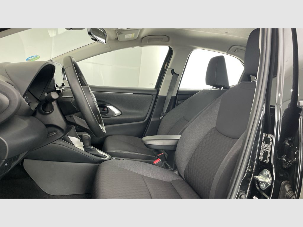 TOYOTA Yaris - 12