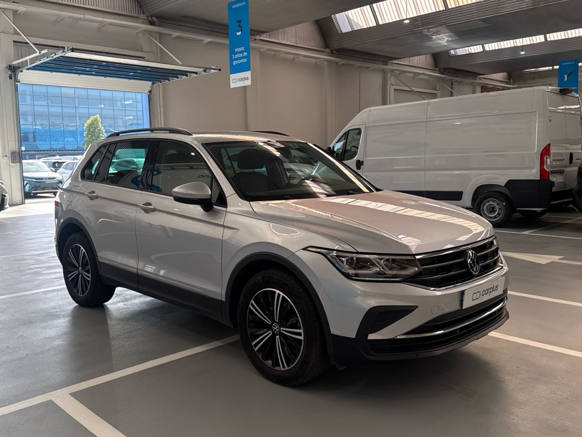 Volkswagen Tiguan - 2