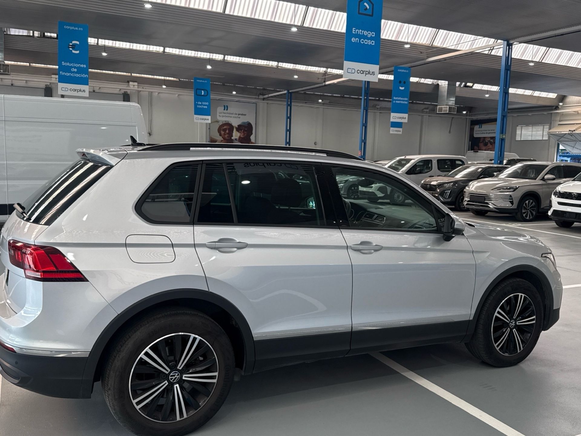 Volkswagen Tiguan - 8