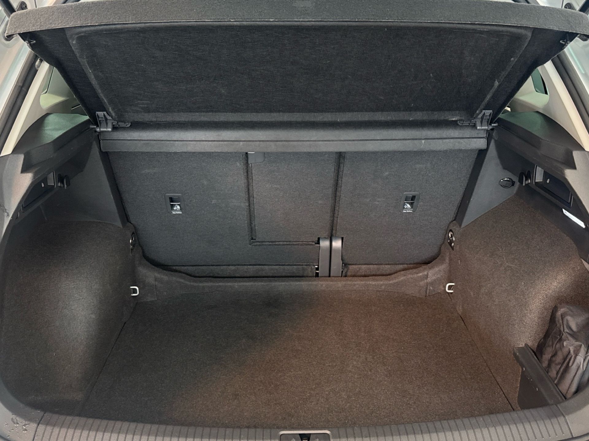 Volkswagen Tiguan - 12