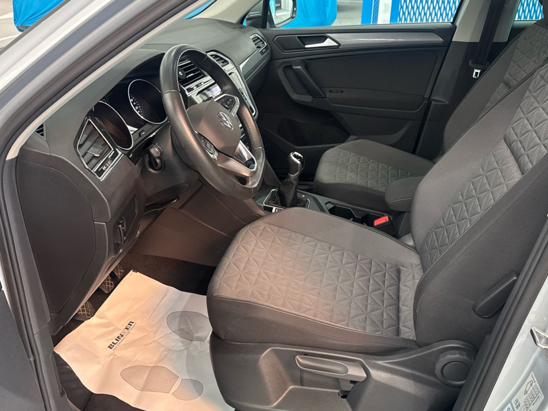 Volkswagen Tiguan - 11