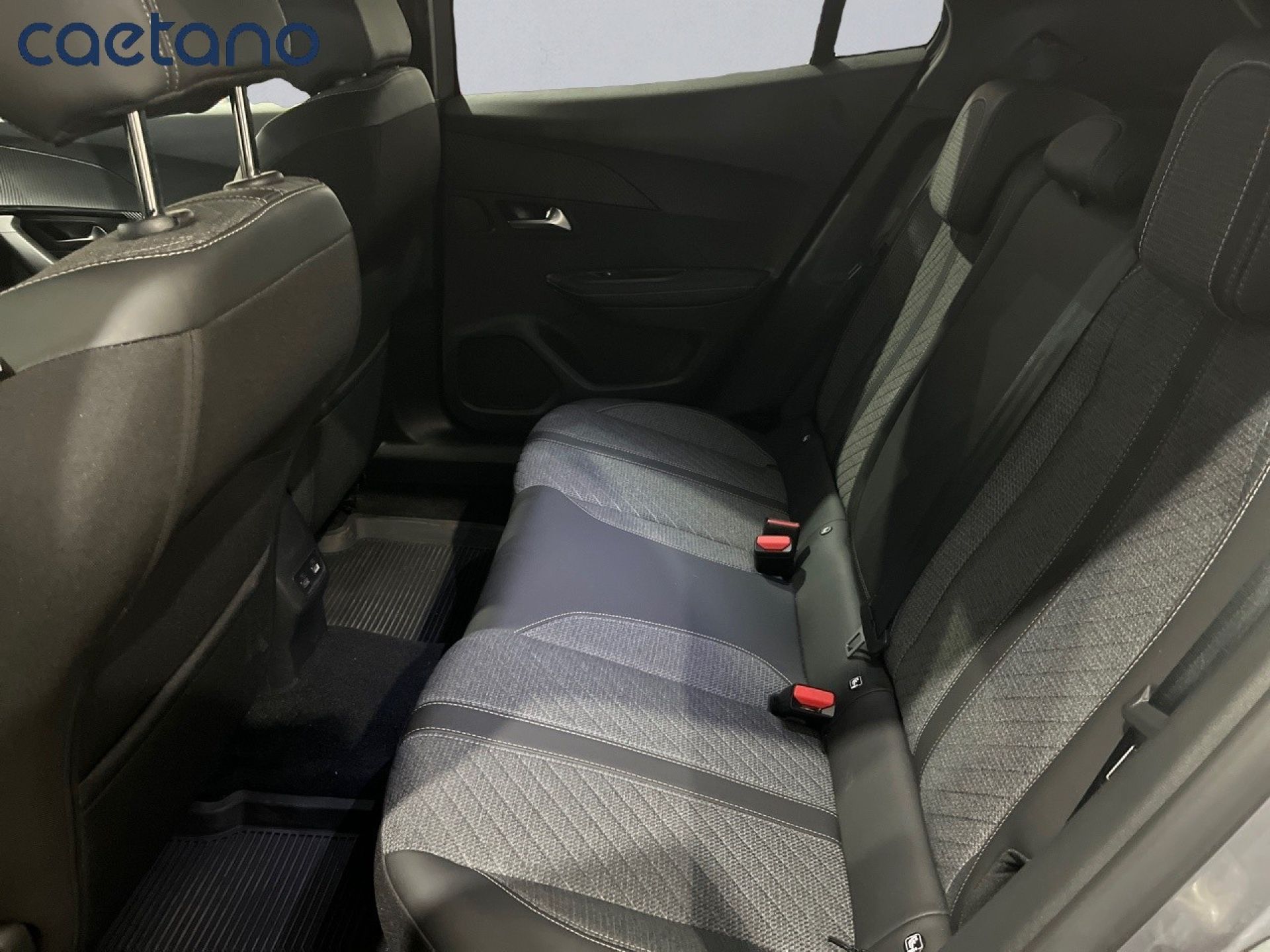 Peugeot 2008 - 12