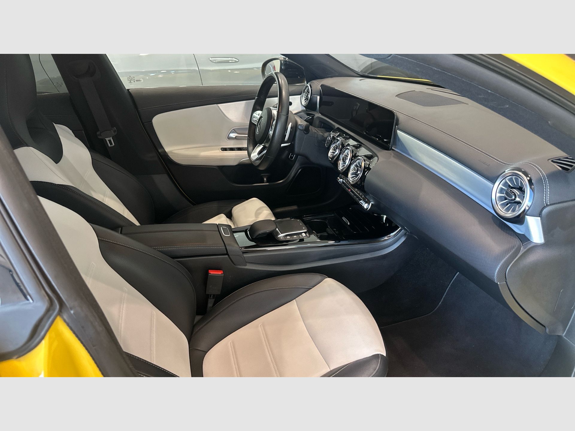 Mercedes-Benz CLA - 12