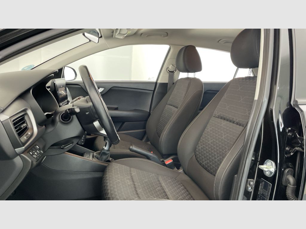 Kia Rio - 12