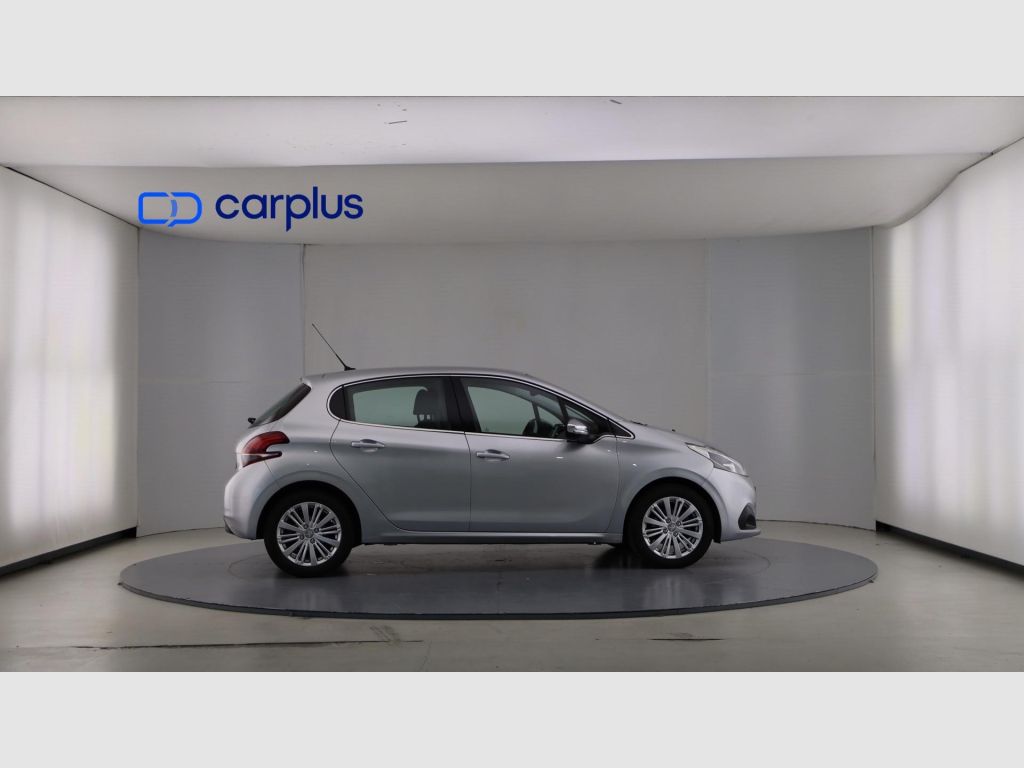 Peugeot 208 - 8
