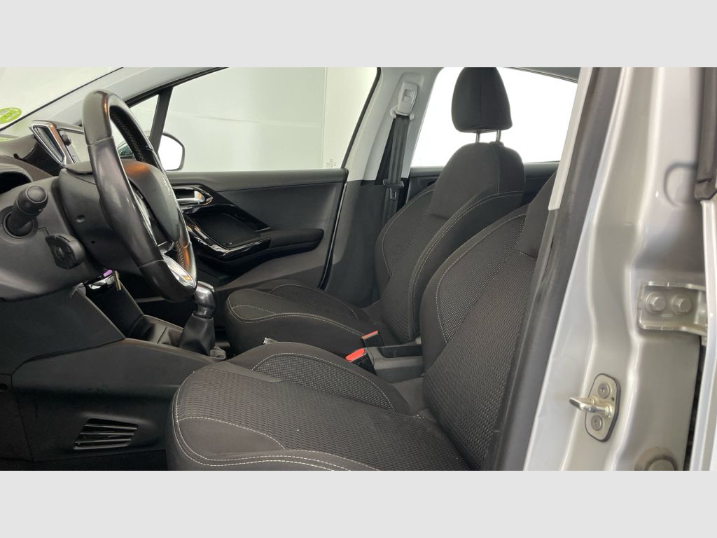 Peugeot 208 - 12