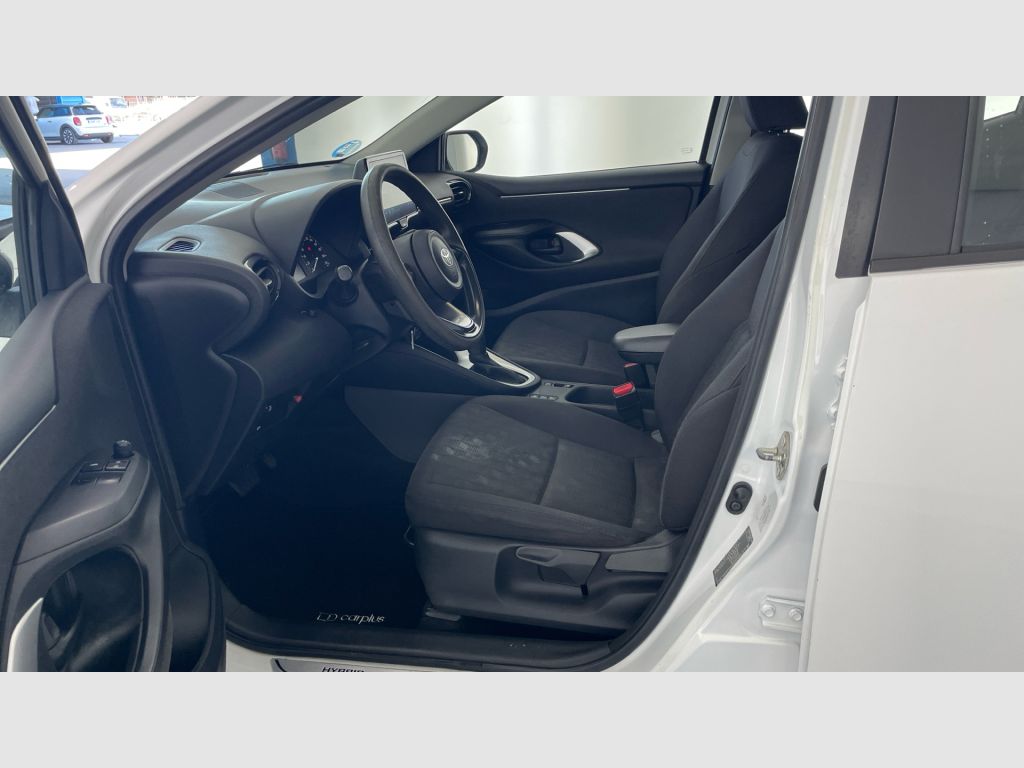 TOYOTA Yaris - 12