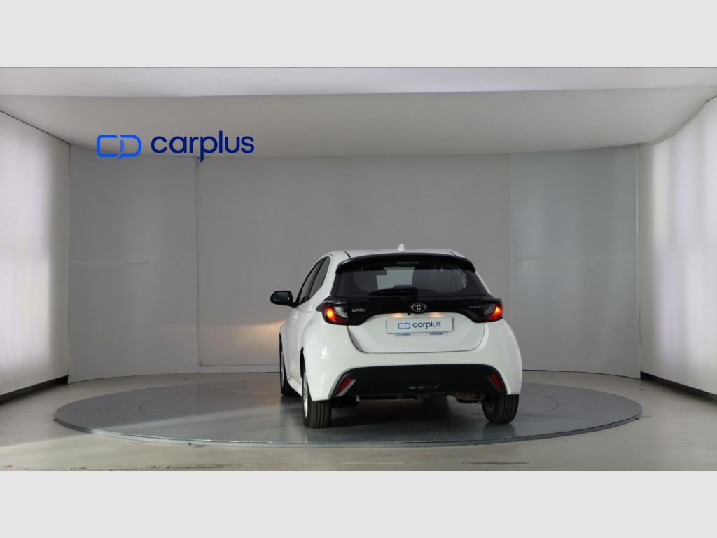 TOYOTA Yaris - 6