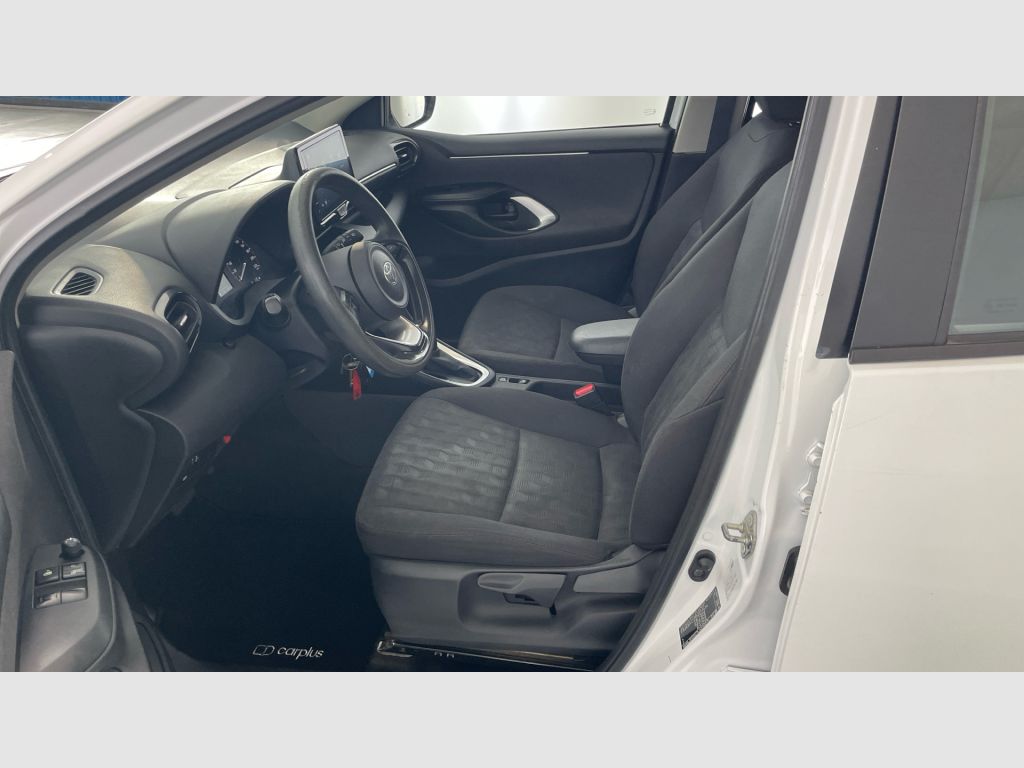 TOYOTA Yaris - 12