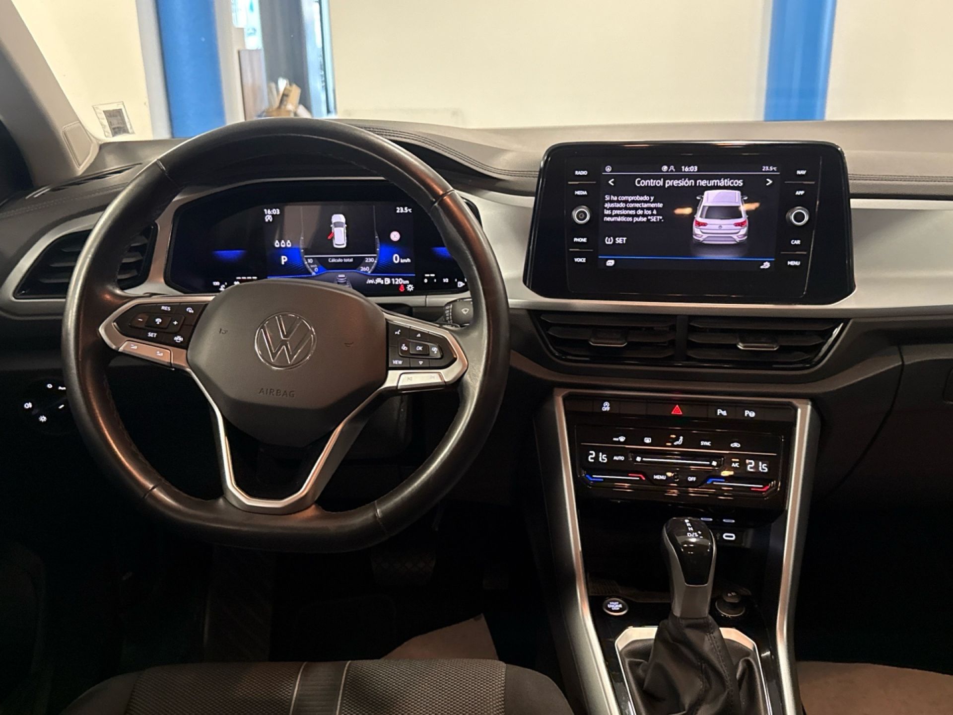 Volkswagen T-Roc - 10