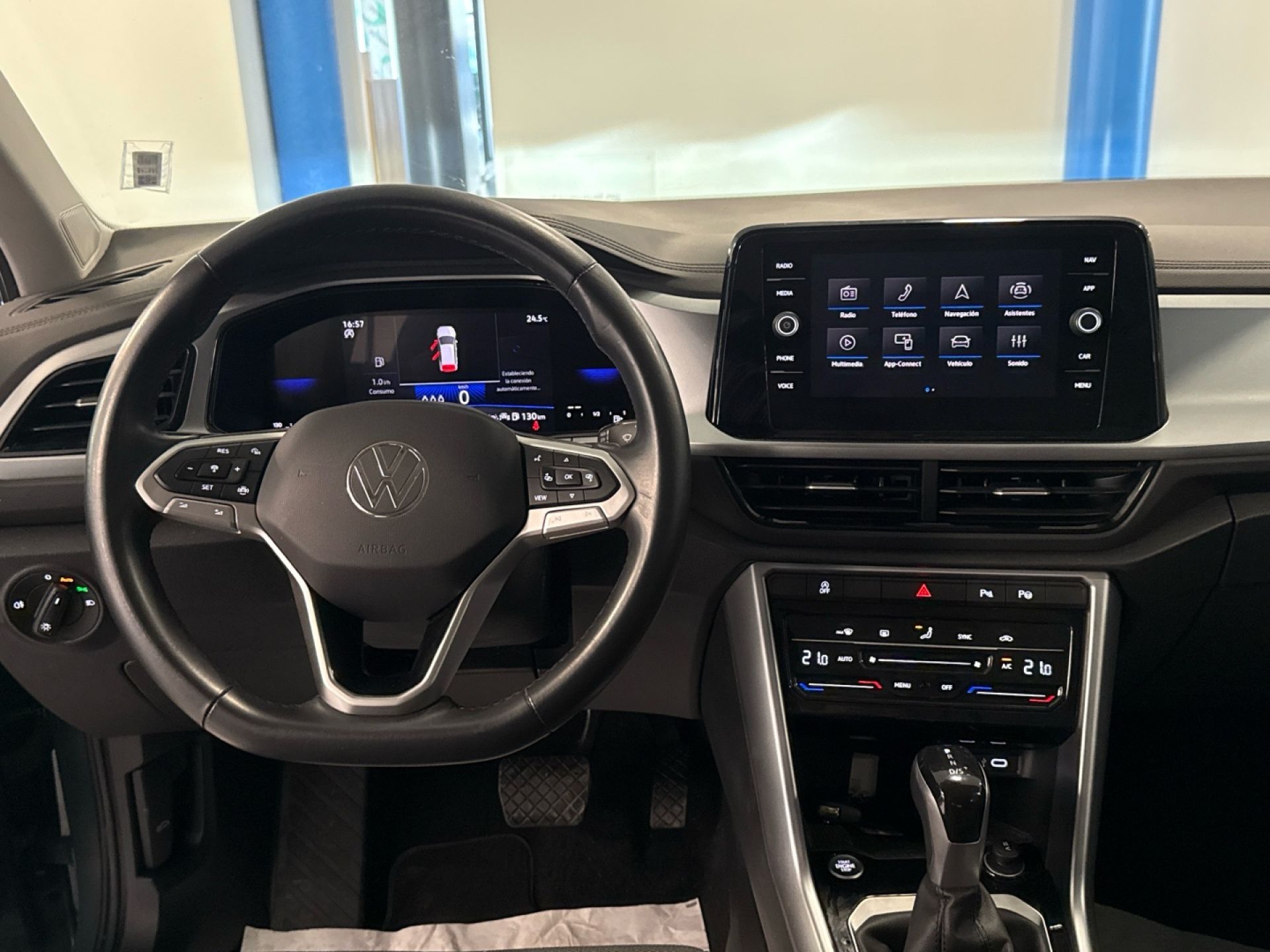 Volkswagen T-Roc - 10