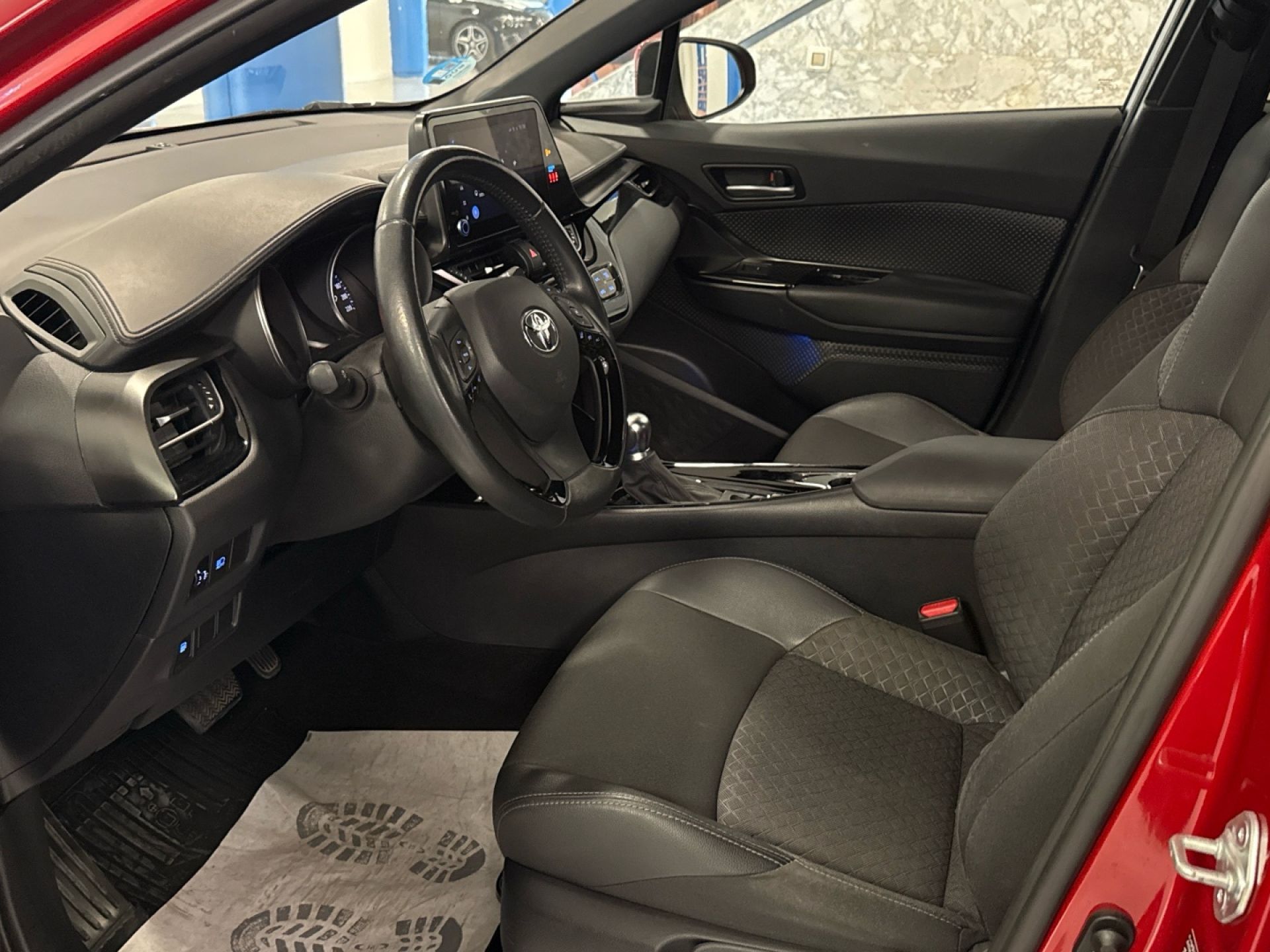 TOYOTA C-HR - 11