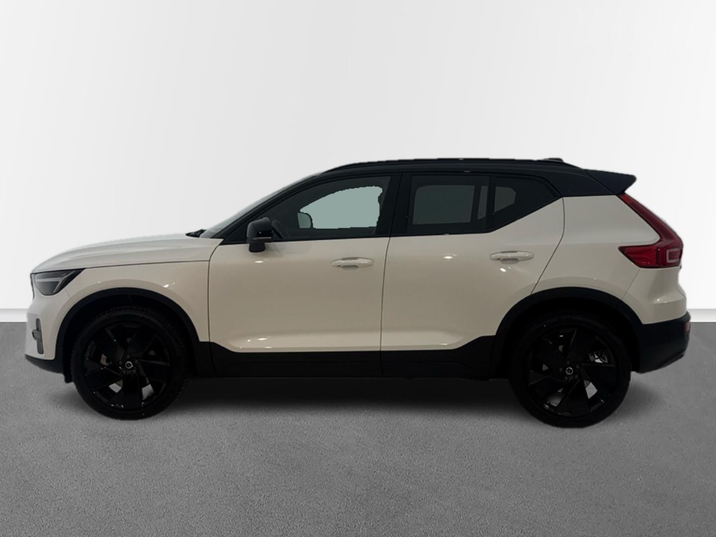 Volvo XC40 2.0 B3 G Black Edition Plus Auto