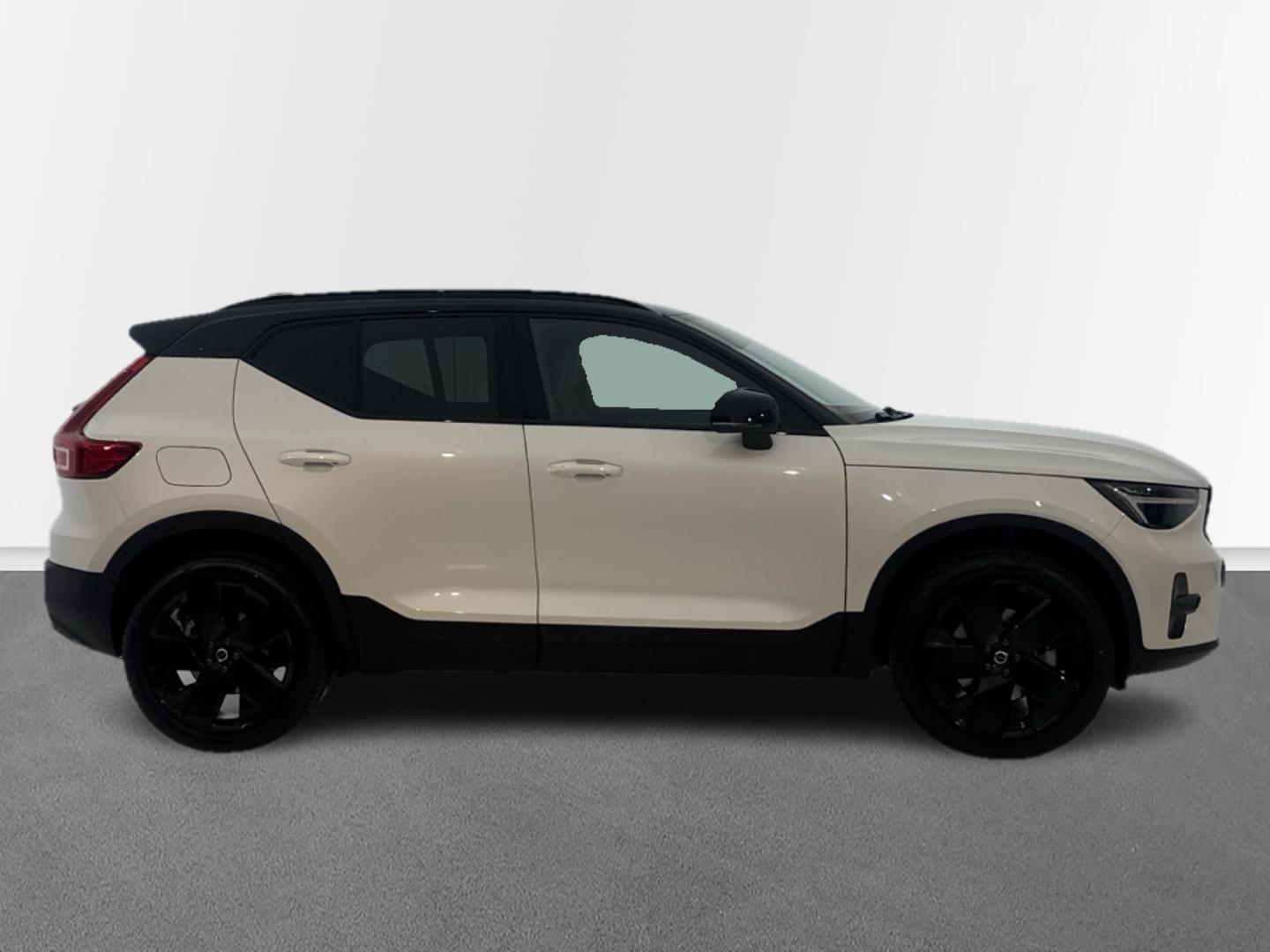 Volvo XC40 2.0 B3 G Black Edition Plus Auto