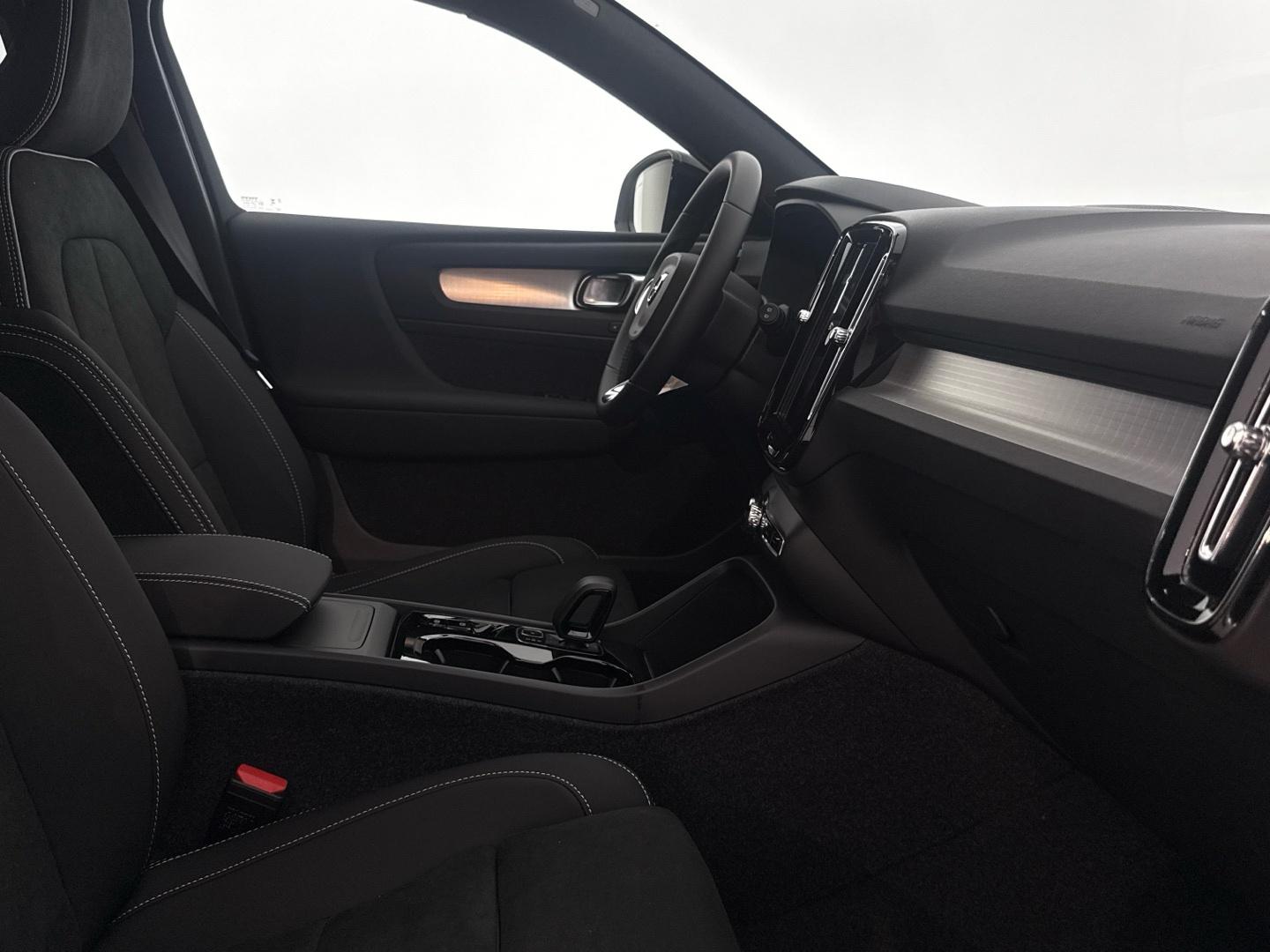 Volvo XC40 2.0 B3 G Black Edition Plus Auto