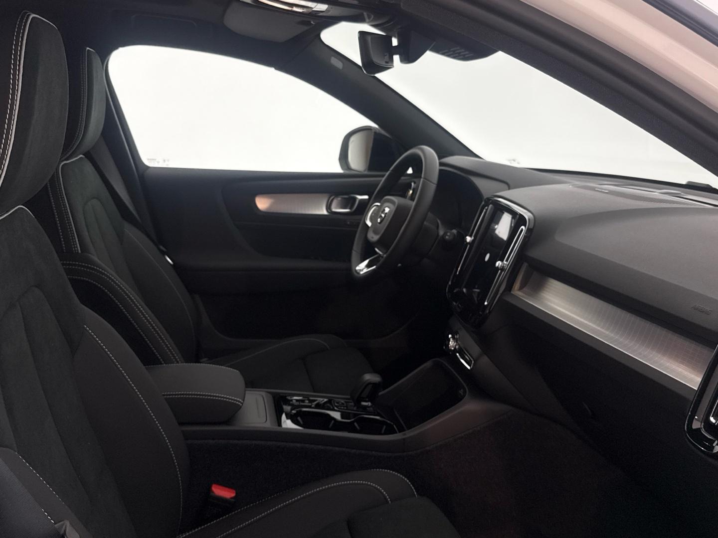 Volvo XC40 2.0 B3 G Black Edition Plus Auto