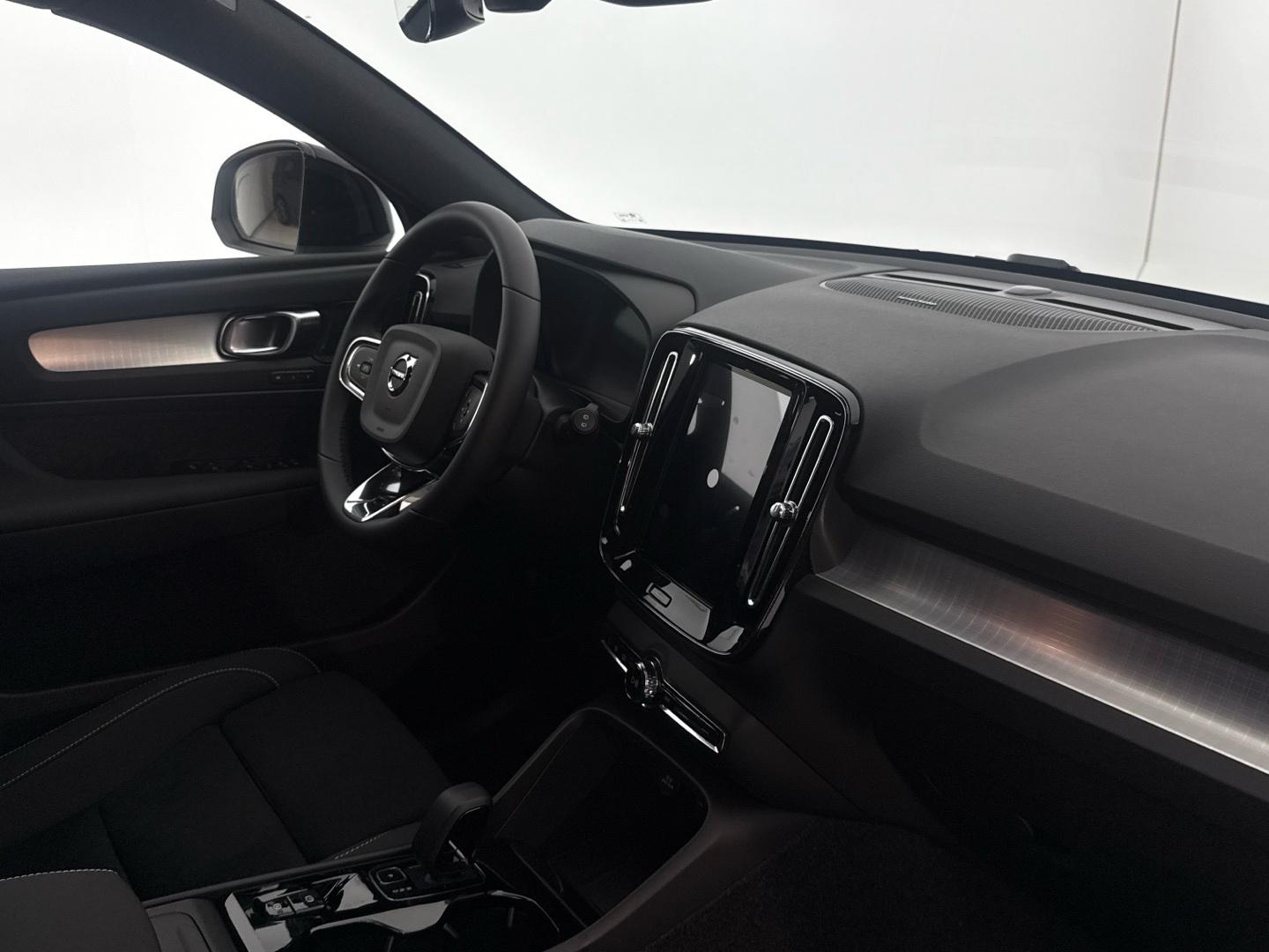 Volvo XC40 2.0 B3 G Black Edition Plus Auto