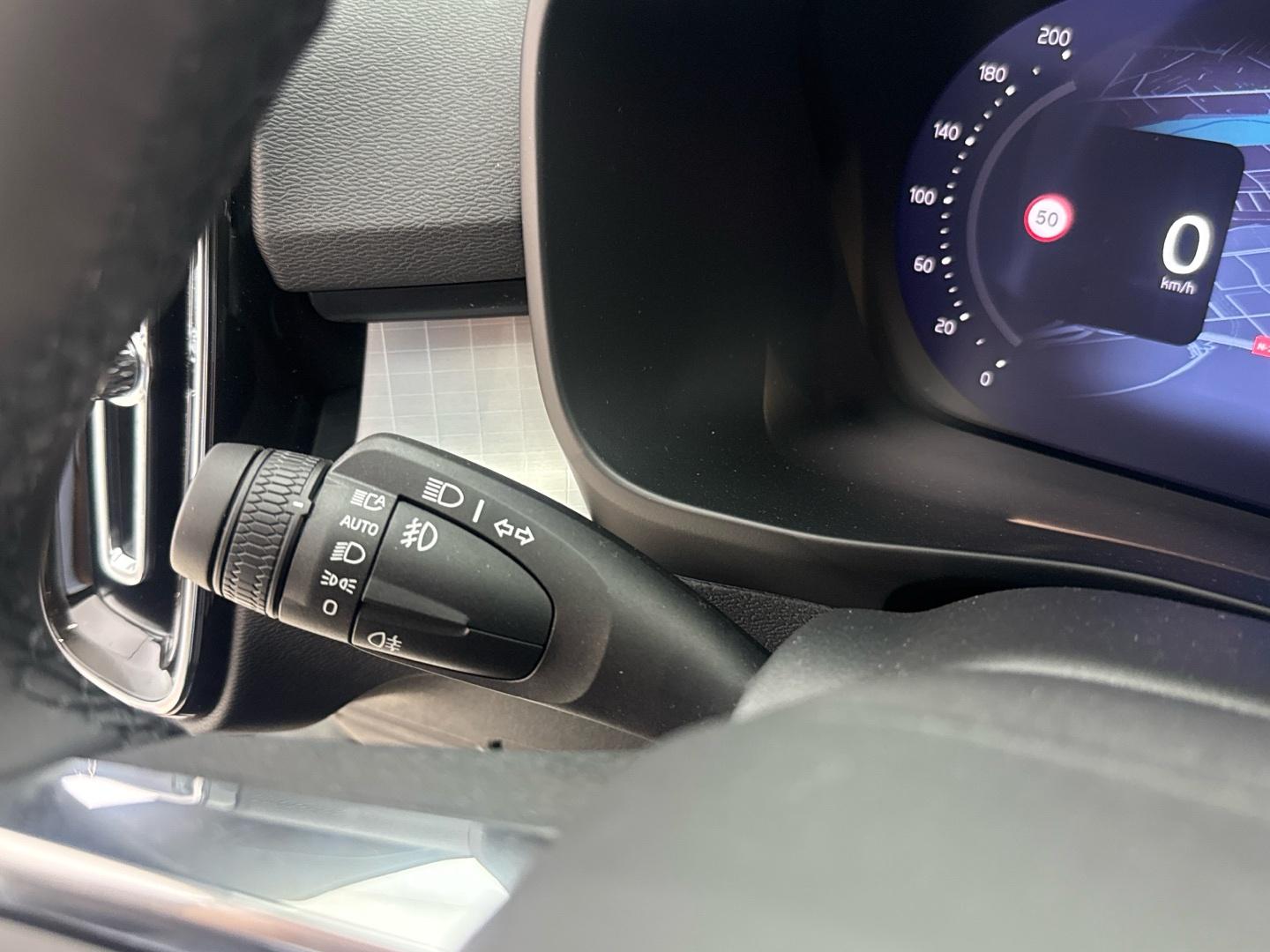 Volvo XC40 2.0 B3 G Black Edition Plus Auto