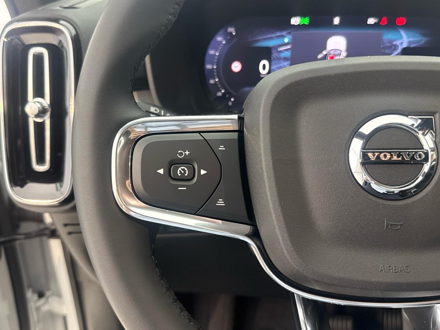 Volvo XC40 2.0 B3 G Black Edition Plus Auto