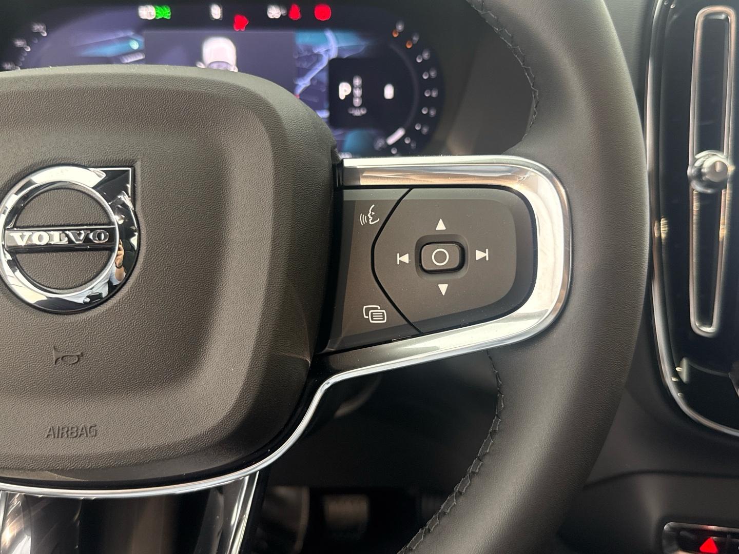 Volvo XC40 2.0 B3 G Black Edition Plus Auto