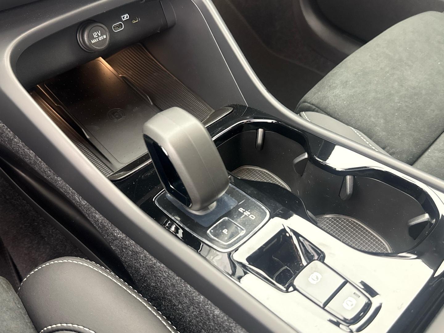 Volvo XC40 2.0 B3 G Black Edition Plus Auto