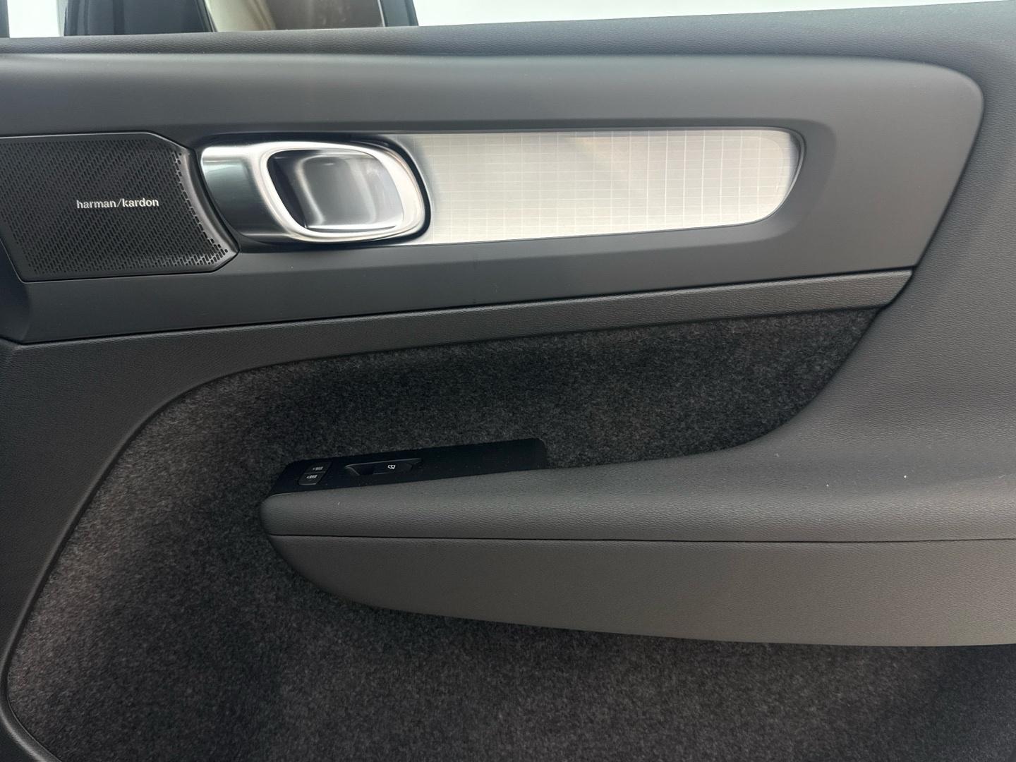 Volvo XC40 2.0 B3 G Black Edition Plus Auto