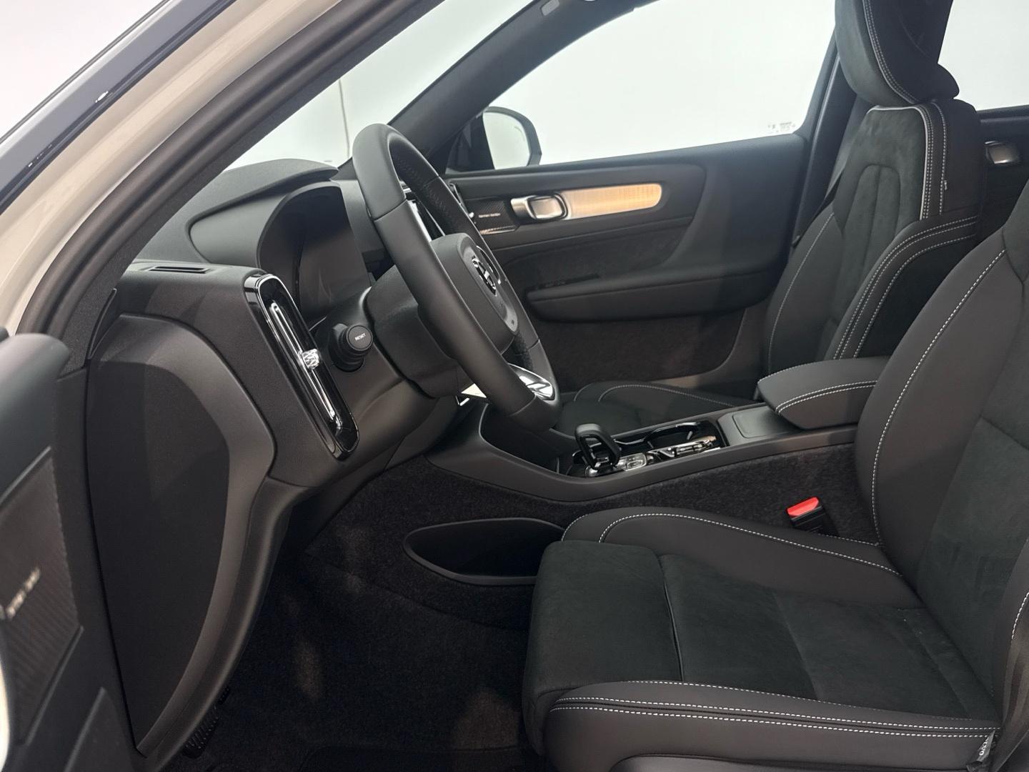 Volvo XC40 2.0 B3 G Black Edition Plus Auto