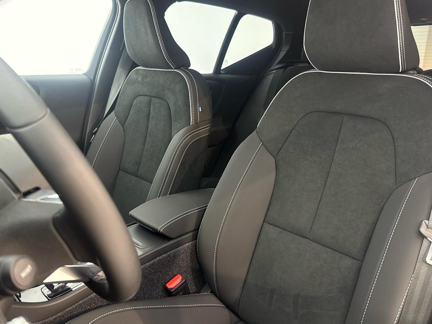 Volvo XC40 2.0 B3 G Black Edition Plus Auto