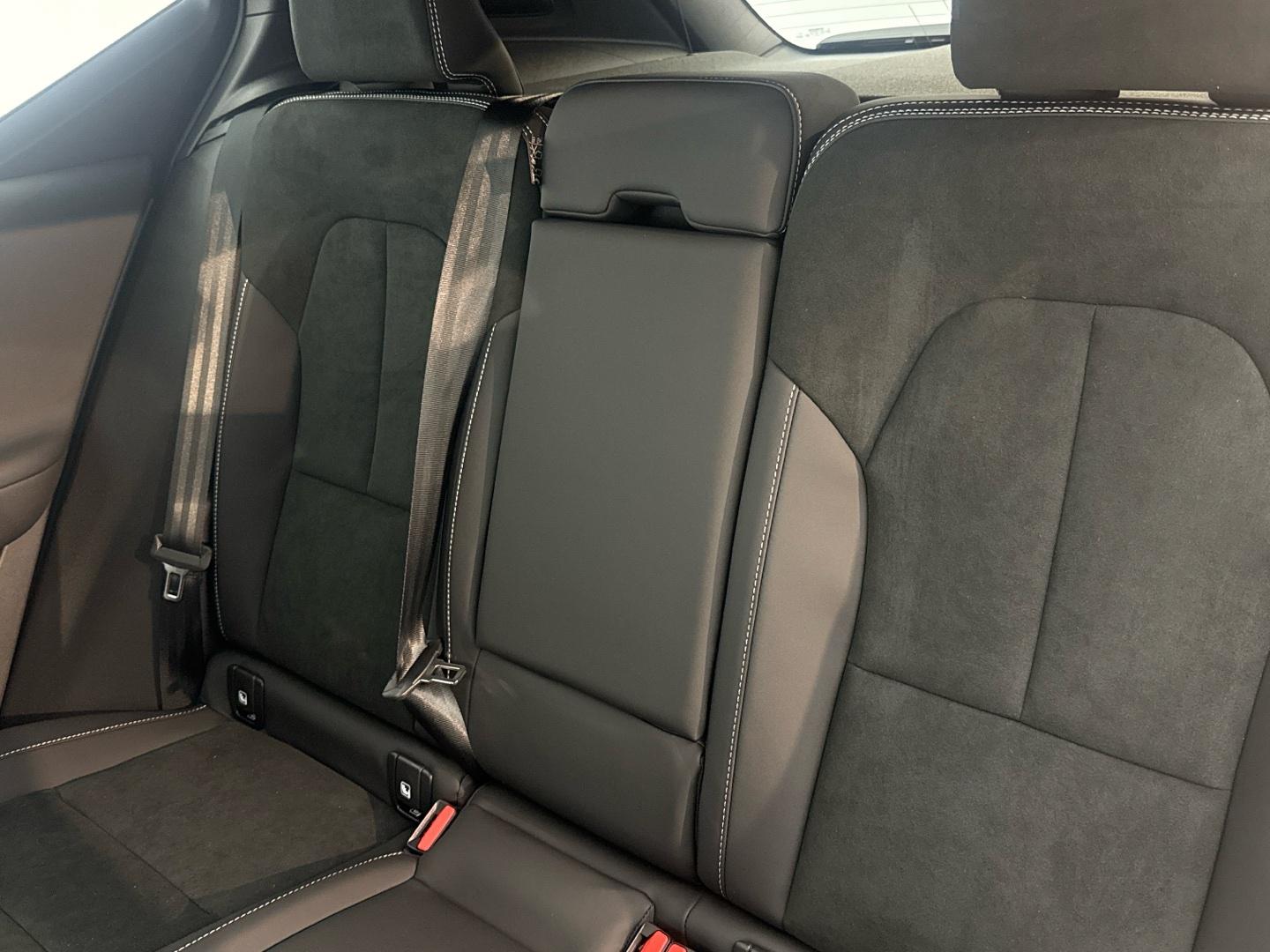 Volvo XC40 2.0 B3 G Black Edition Plus Auto