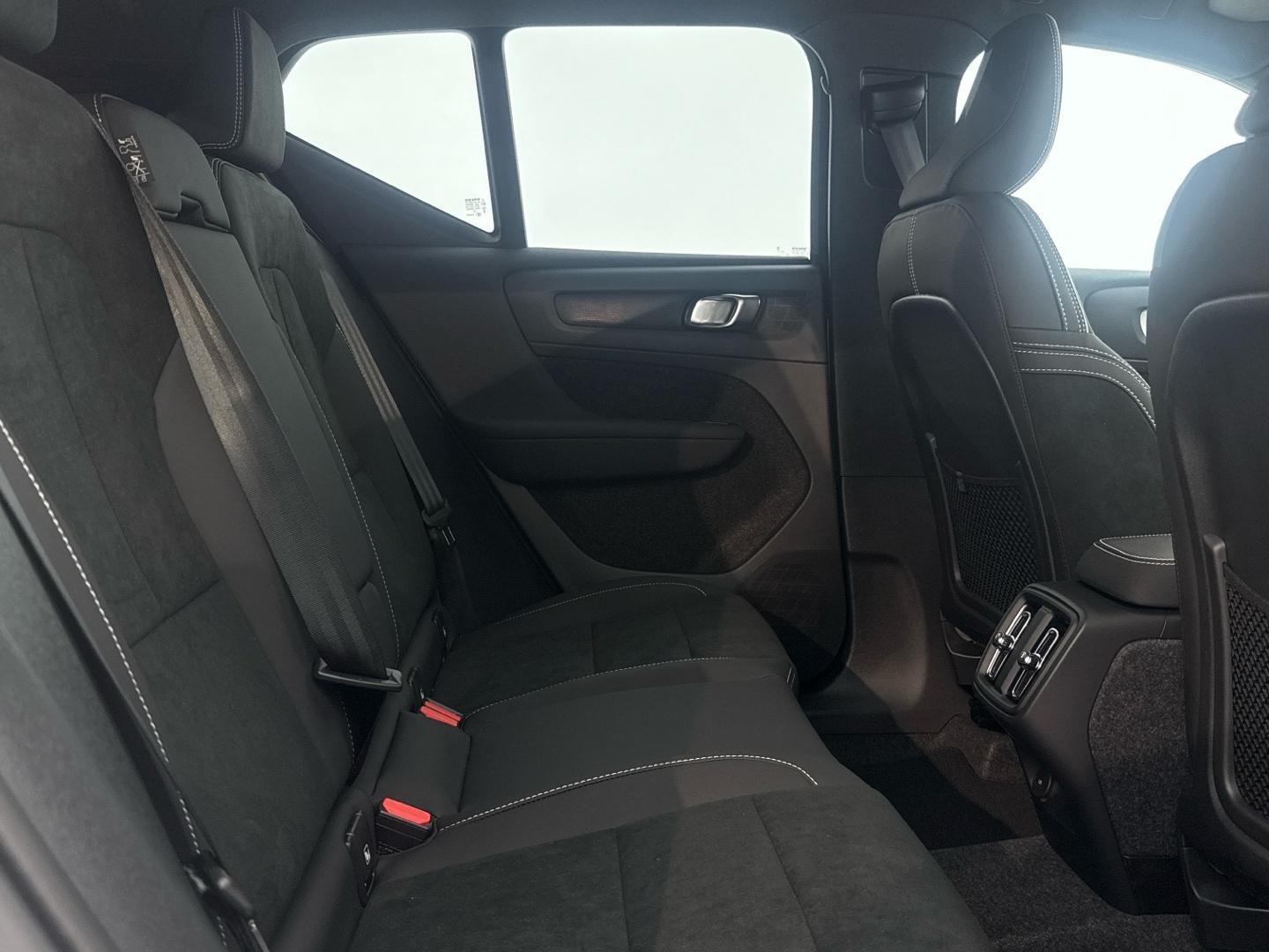 Volvo XC40 2.0 B3 G Black Edition Plus Auto