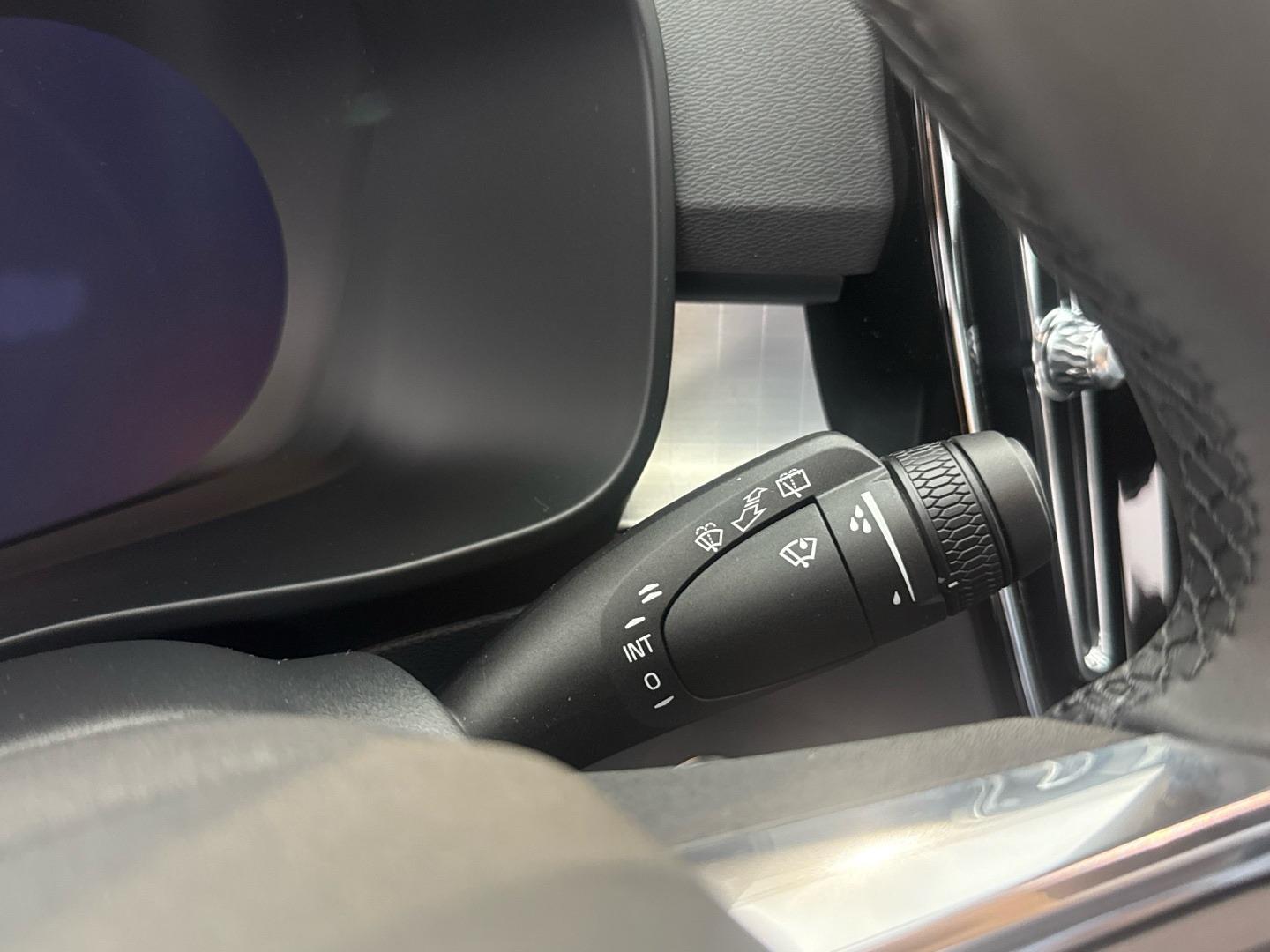 Volvo XC40 2.0 B3 G Core Auto