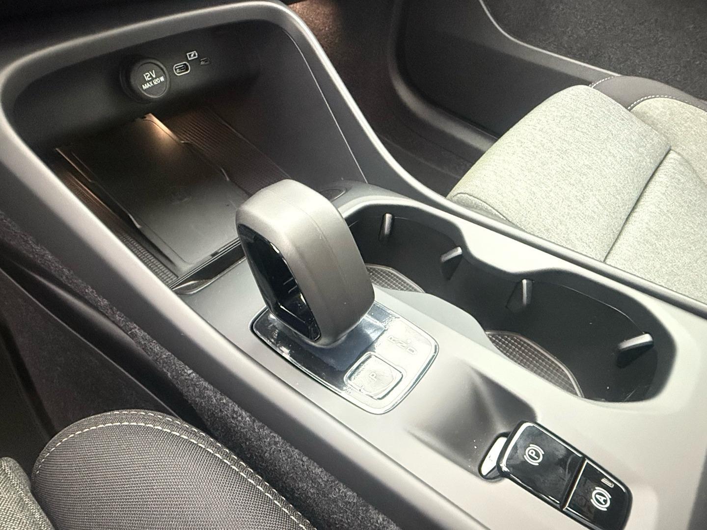 Volvo XC40 2.0 B3 G Core Auto