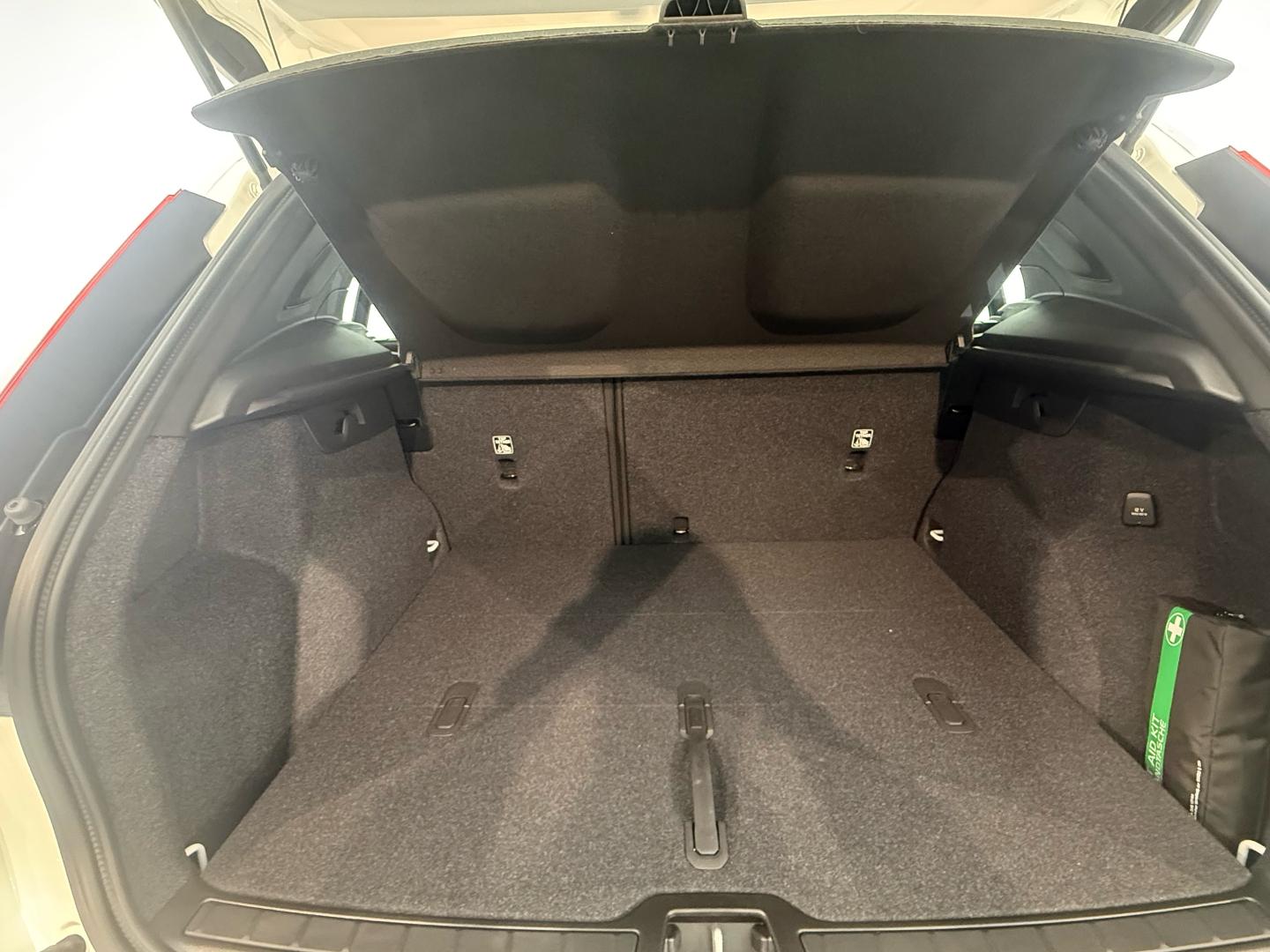 Volvo XC40 2.0 B3 G Essential Auto