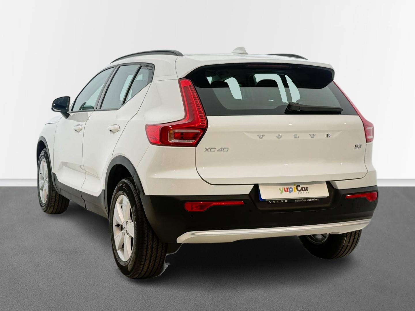 Volvo XC40 2.0 B3 G Essential Auto