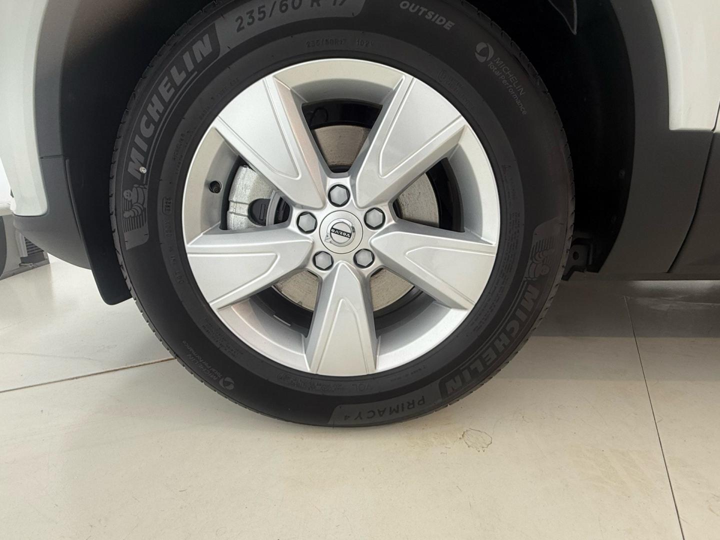 Volvo XC40 2.0 B3 G Essential Auto