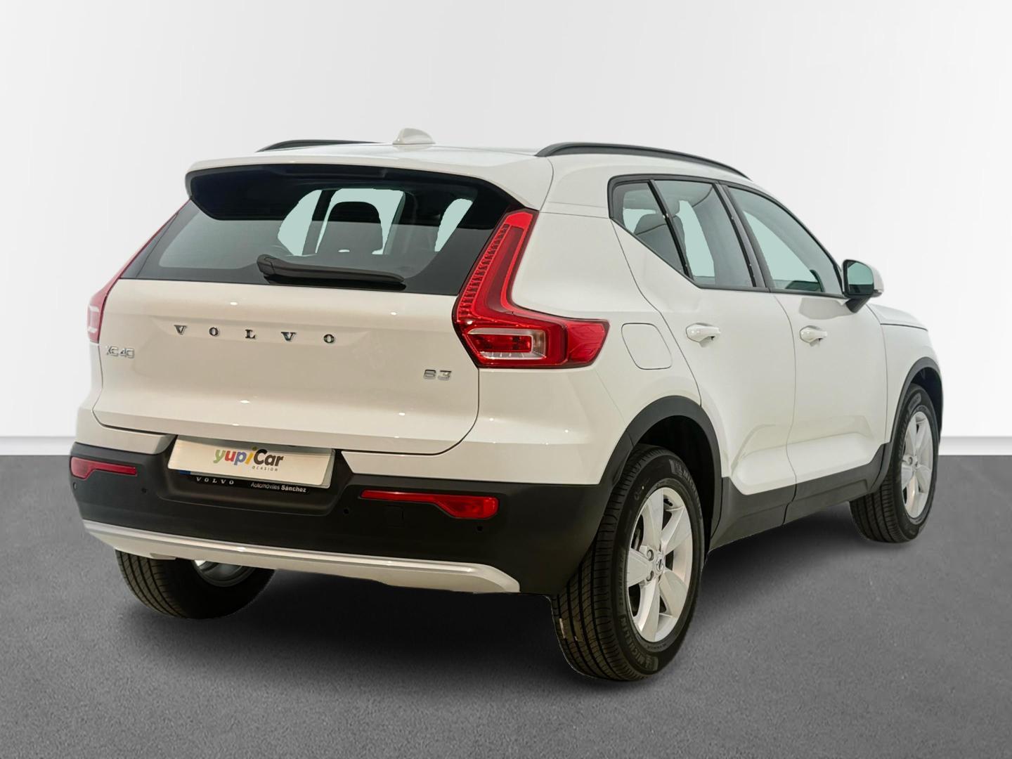 Volvo XC40 2.0 B3 G Essential Auto