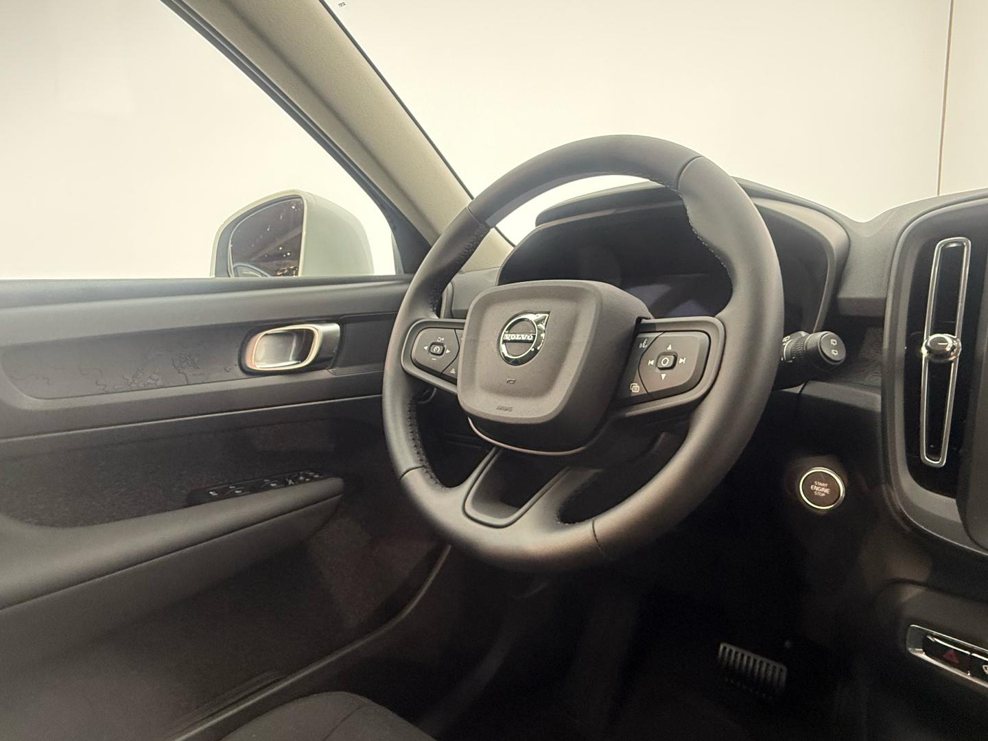 Volvo XC40 2.0 B3 G Essential Auto