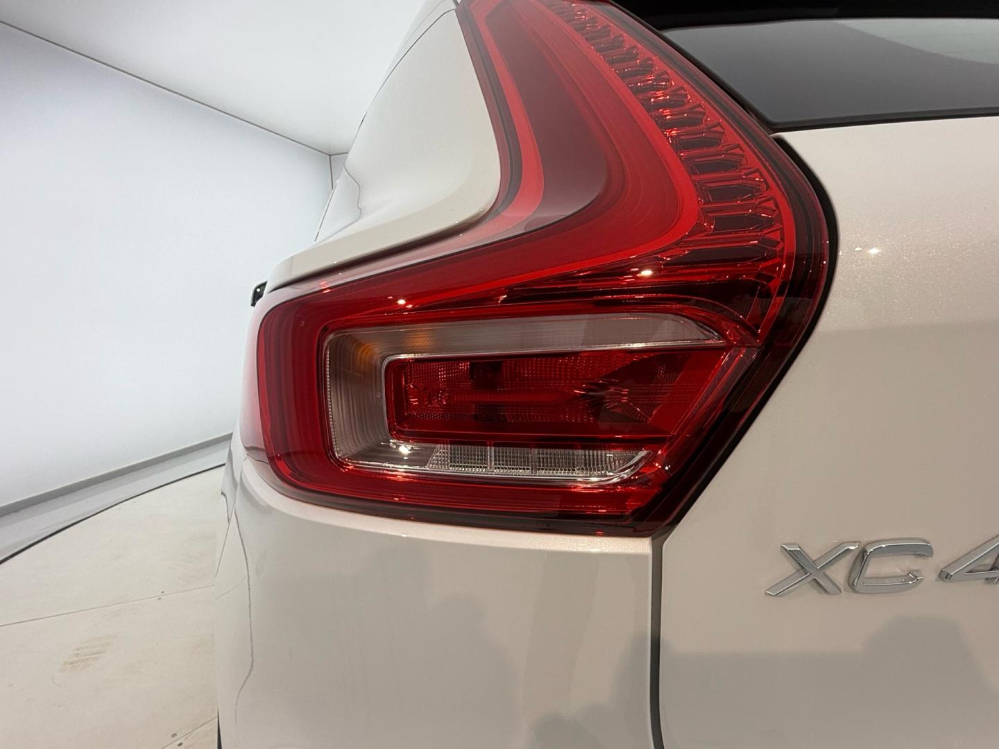 Volvo XC40 2.0 B3 G Essential Auto