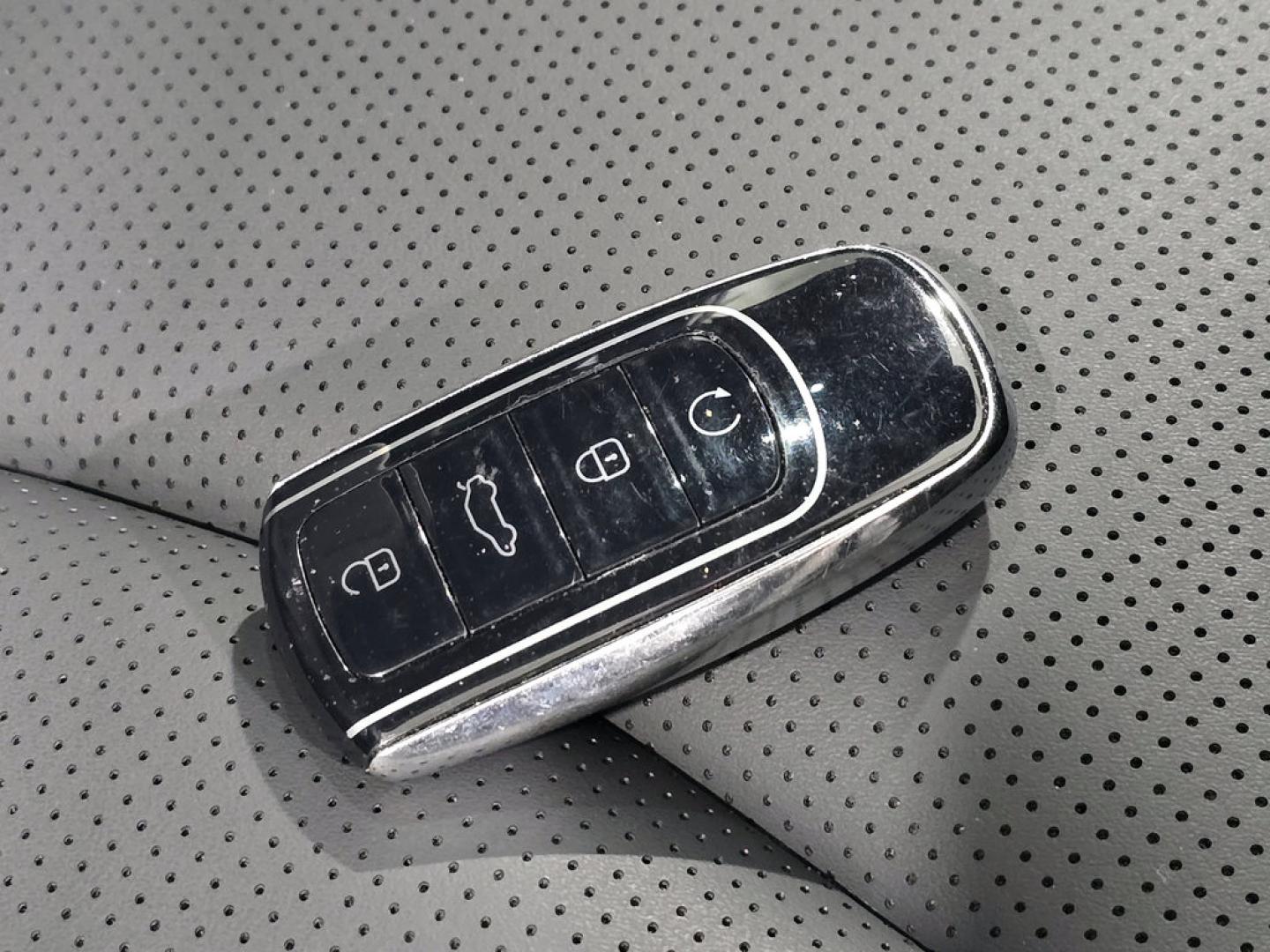 Ebro S700 1.5 TGDI PHEV Premium E-CVT