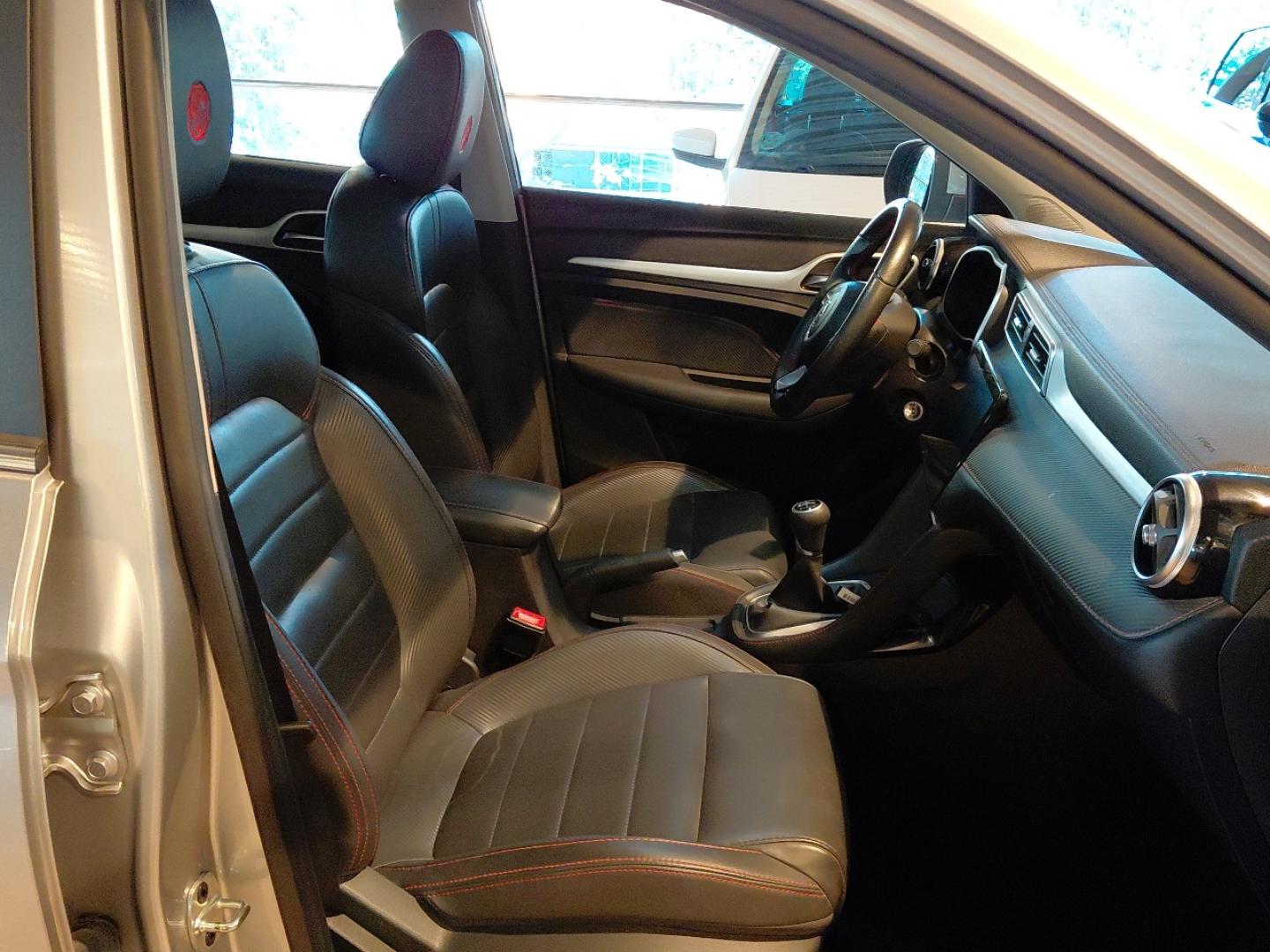 MG ZS 1.5 LUXURY 106 5P