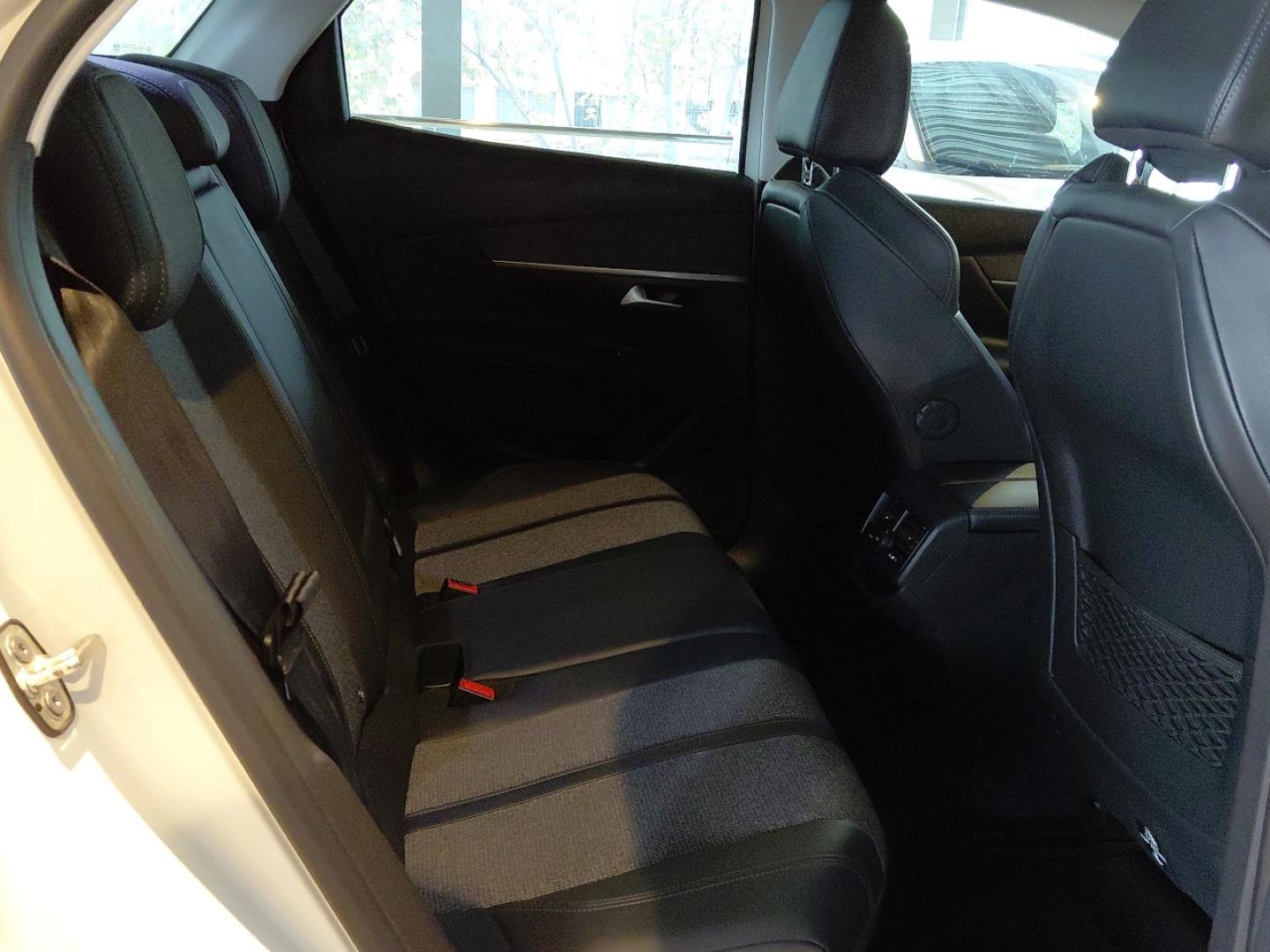 Peugeot 3008 1.2 PURETECH 96KW ALLURE S&S 130 5P