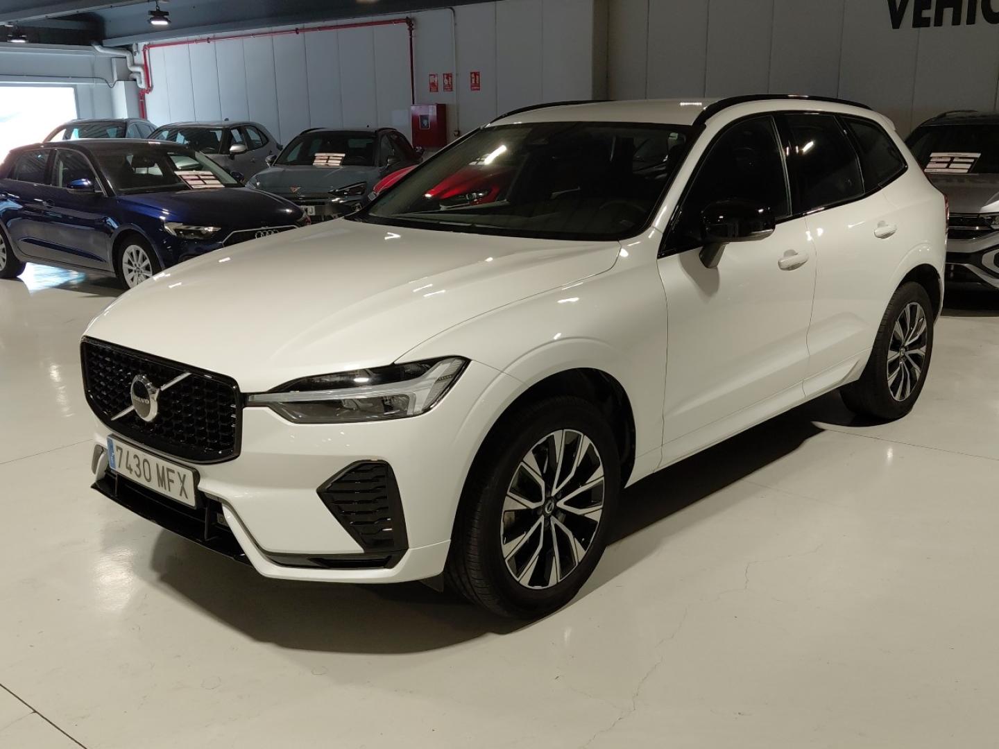 Volvo XC60 2.0 B4 P PLUS DARK AUTO 197 5P