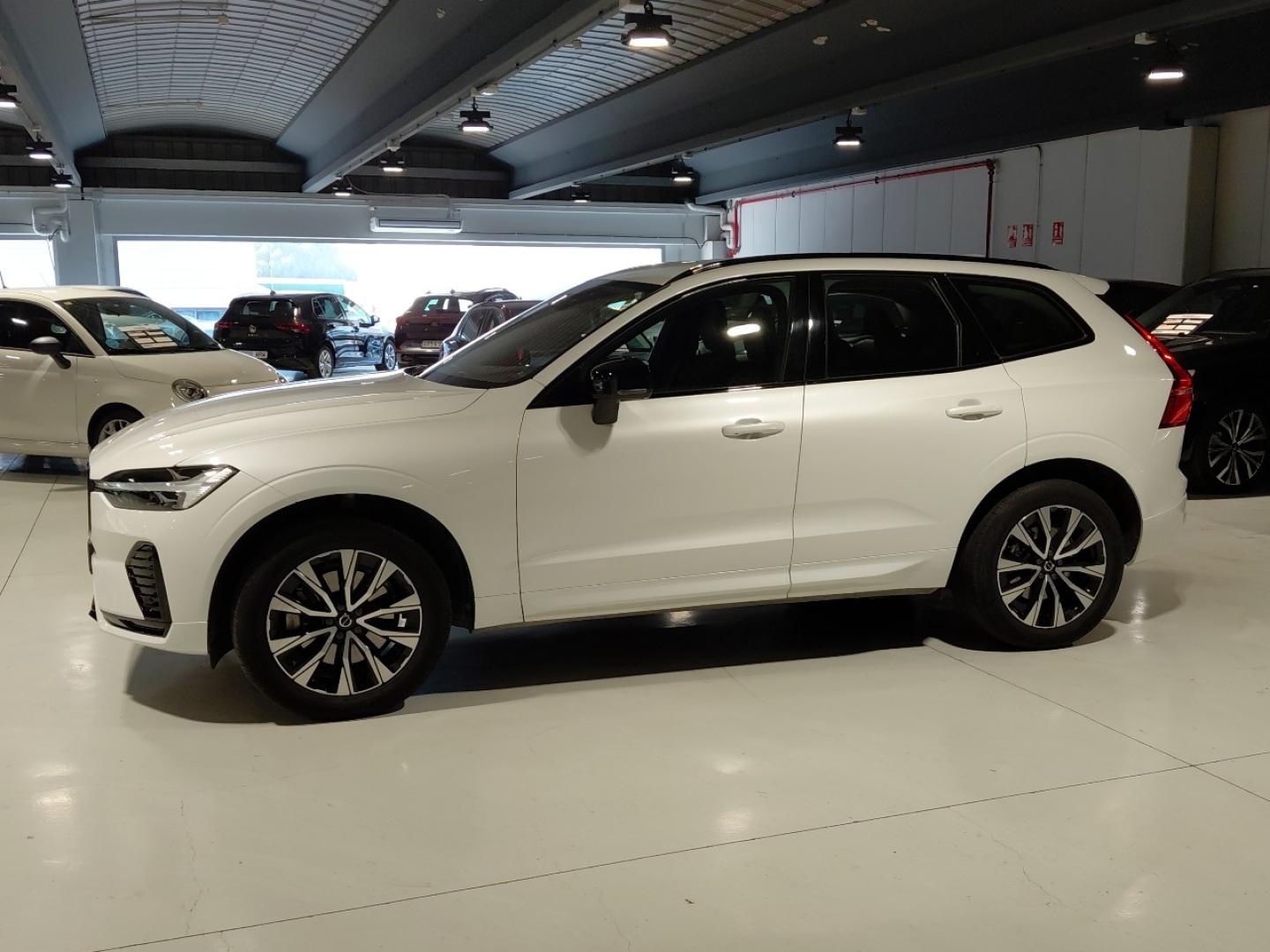 Volvo XC60 2.0 B4 P PLUS DARK AUTO 197 5P