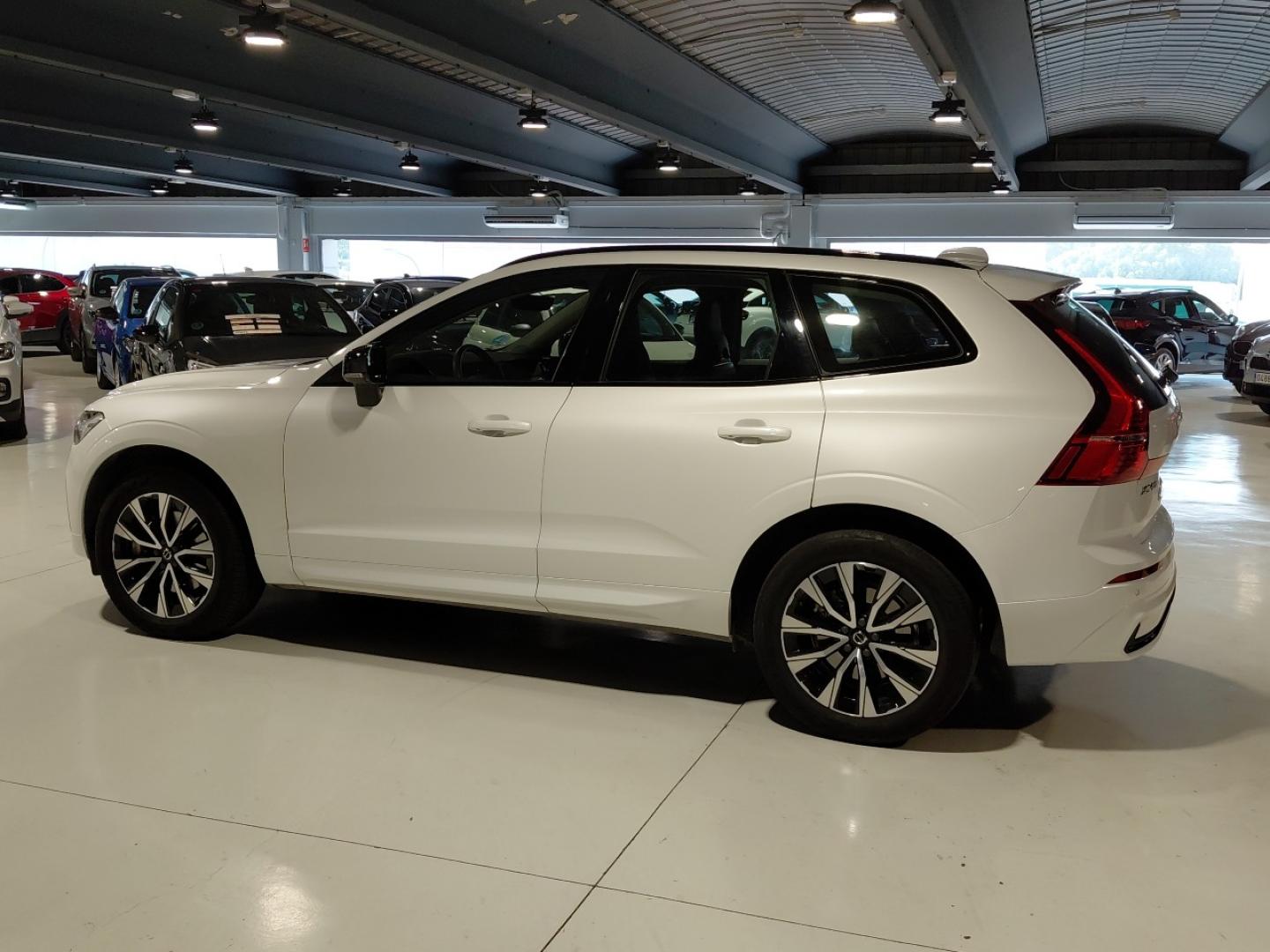 Volvo XC60 2.0 B4 P PLUS DARK AUTO 197 5P