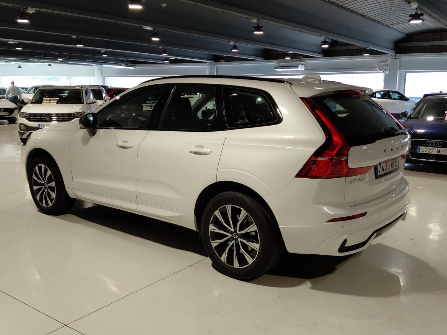 Volvo XC60 2.0 B4 P PLUS DARK AUTO 197 5P