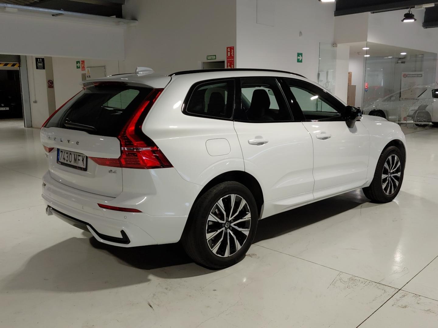 Volvo XC60 2.0 B4 P PLUS DARK AUTO 197 5P