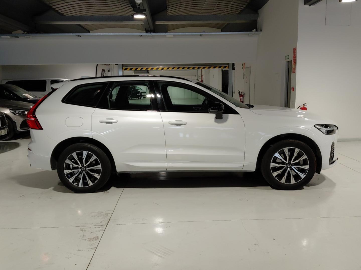 Volvo XC60 2.0 B4 P PLUS DARK AUTO 197 5P