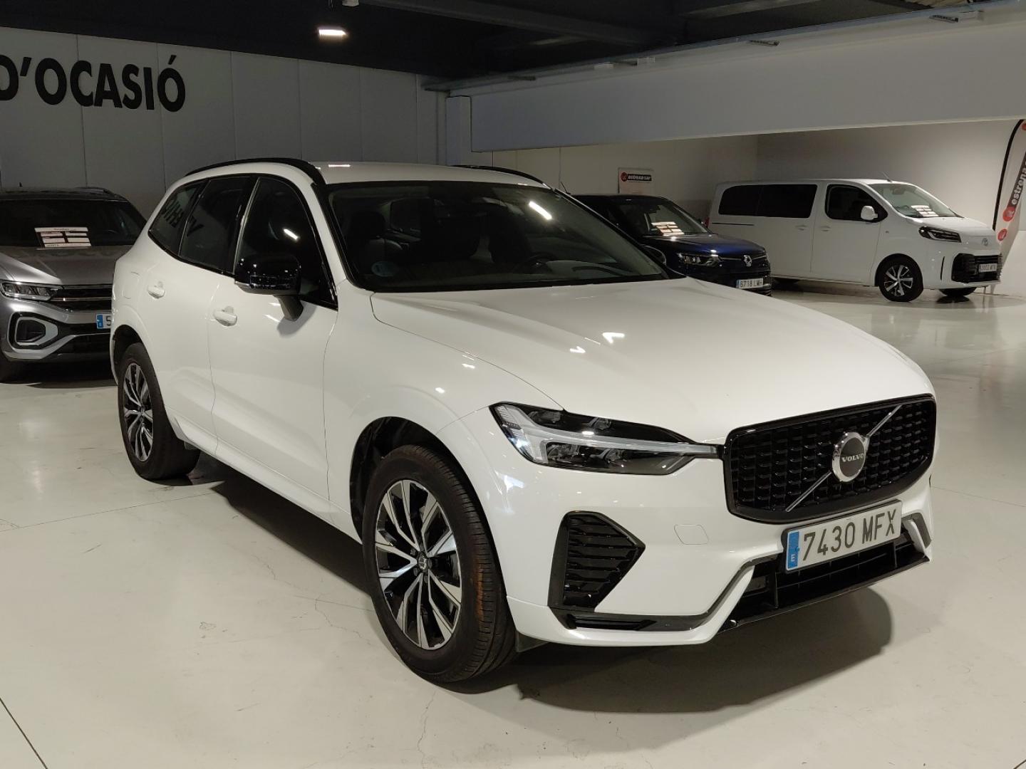 Volvo XC60 2.0 B4 P PLUS DARK AUTO 197 5P