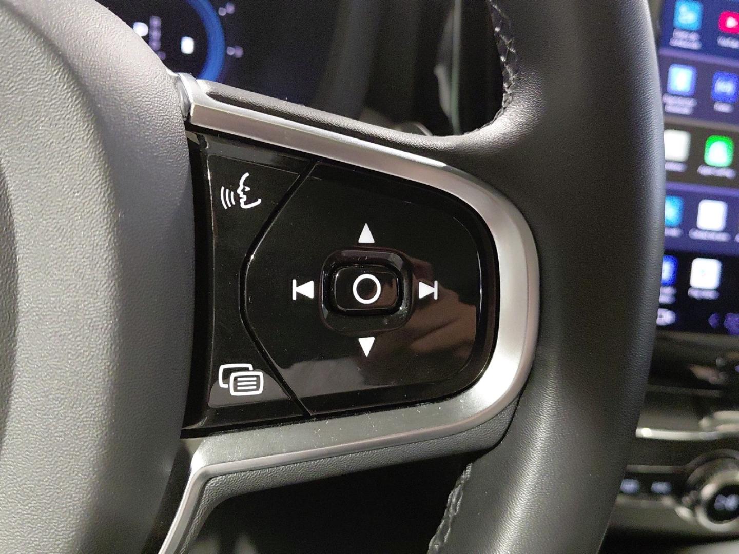 Volvo XC60 2.0 B4 P PLUS DARK AUTO 197 5P